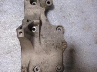 кронштейн двигателя Volkswagen Golf 5 поколение 2007, 1.9 л., TDi, BLS, дизель, МКПП, черный, универсал, передний привод, 038903143AF