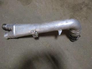 патрубок интеркулера Volkswagen Touareg 2 поколение 2011, 3.0 л., TDi, дизель, 7L6145941J, 7L6145945J.