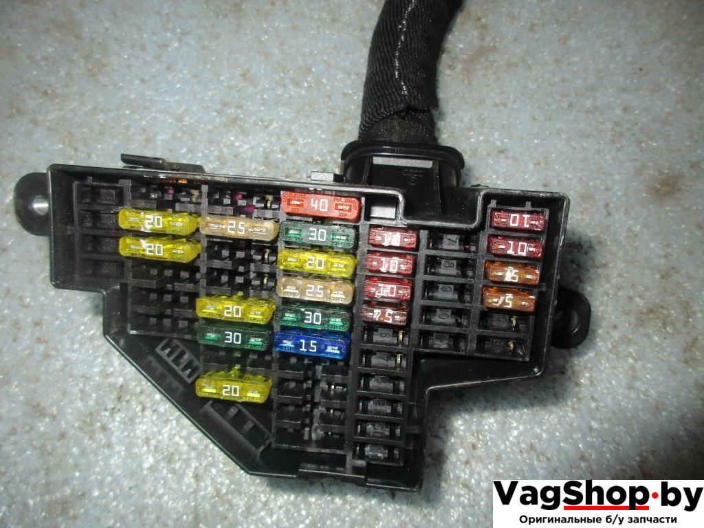 блок предохранителей Volkswagen Golf 5 поколение 2007, 1.9 л., TDi, BLS, дизель, МКПП, черный, универсал, передний привод - фото №1