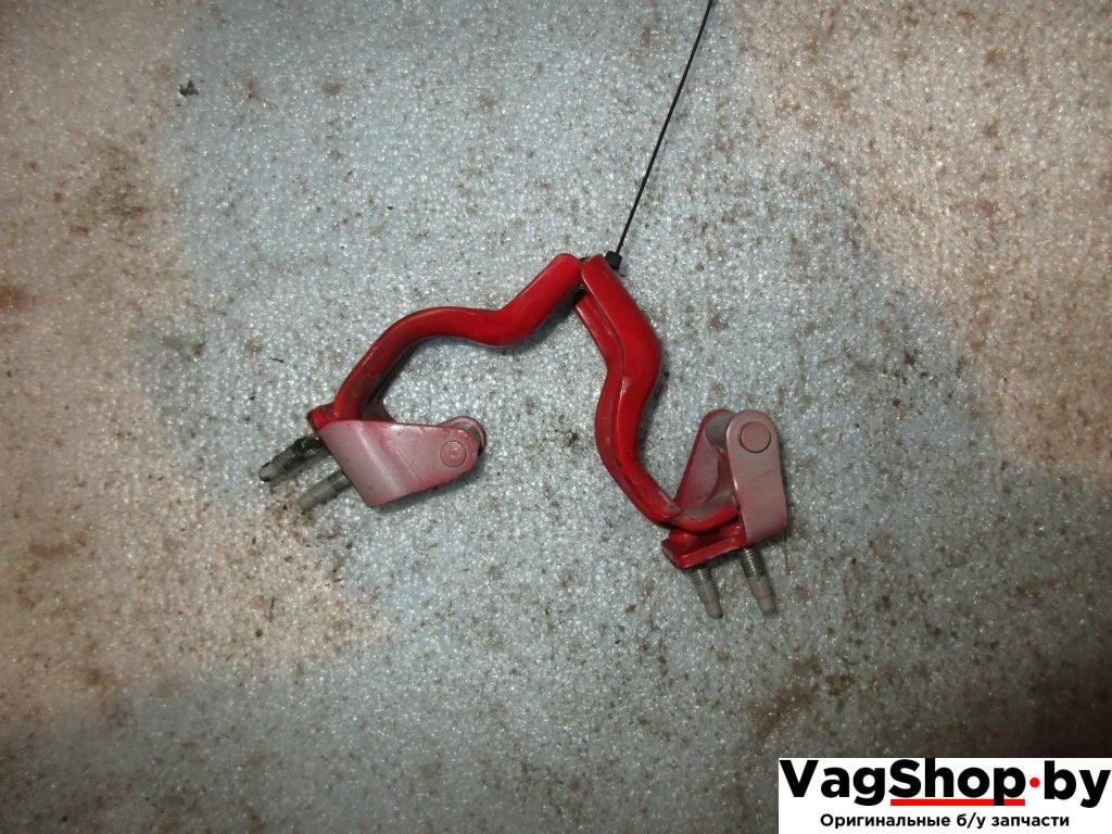 петля крышки багажника Volkswagen Passat B6 2010, 2.0 л., TDi, CBB, дизель, АКПП, красный, универсал, полный привод - фото №1