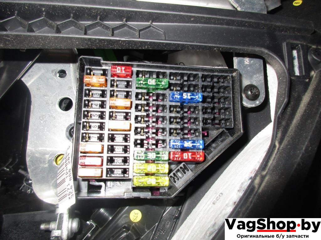 блок предохранителей Volkswagen Passat B6 2006, 2.0 л., TFSI, BWA, бензин, МКПП, серый, универсал, передний привод - фото №1