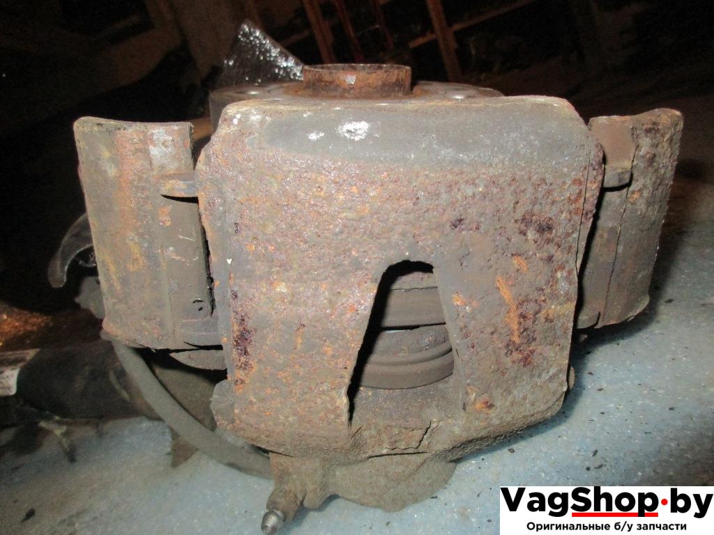 суппорт передний левый Volkswagen Golf 5 поколение 2007, 1.9 л., TDi, BLS, дизель, МКПП, черный, универсал, передний привод - фото №1