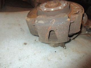 суппорт передний правый Volkswagen Golf 5 поколение 2007, 1.9 л., TDi, BLS, дизель, МКПП, черный, универсал, передний привод