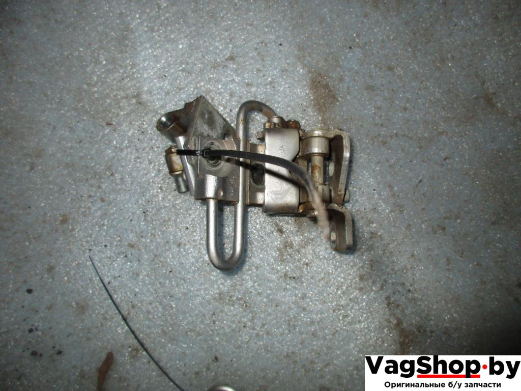 петля двери Volkswagen Golf Plus 1 поколение 2007, 1.9 л., TDi, BLS, дизель, МКПП, серебро, хетчбэк 5 дв., передний привод - фото №1