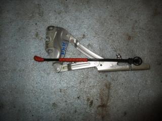 петля капота Volkswagen Golf Plus 1 поколение 2007, 1.9 л., TDi, BLS, дизель, МКПП, серебро, хетчбэк 5 дв., передний привод, 5M0823301