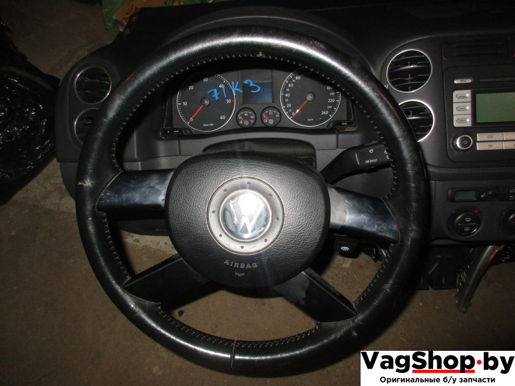 подушка безопасности водителя Volkswagen Golf Plus 1 поколение 2007, 1.9 л., TDi, BLS, дизель, МКПП, сине-зеленый хамелеон, хетчбэк 5 дв., передний привод, 1T0880201A - фото №1