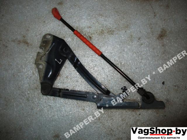 петля капота Volkswagen Golf Plus 1 поколение 2007, 1.9 л., TDi, BLS, дизель, МКПП, сине-зеленый хамелеон, хетчбэк 5 дв., передний привод, 5M0823301 - фото №1