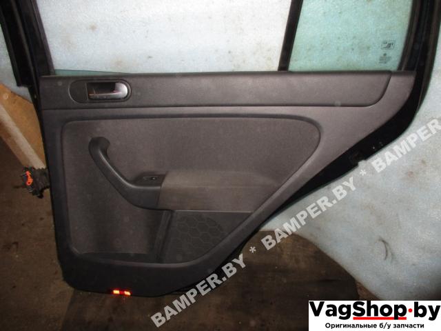 обшивка двери задняя правая Volkswagen Golf Plus 1 поколение 2007, 1.9 л., TDi, BLS, дизель, МКПП, сине-зеленый хамелеон, хетчбэк 5 дв., передний привод - фото №1