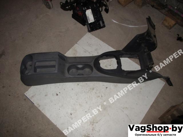 консоль салона (центральная часть) Volkswagen Caddy 3 поколение 2007, 1.9 л., TDi, BSU, дизель, МКПП, сине-зеленый, минивэн, передний привод - фото №1