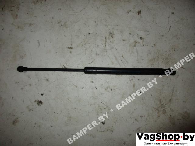 амортизатор капота Volkswagen Caddy 3 поколение 2007, 1.9 л., TDi, BSU, дизель, МКПП, сине-зеленый, минивэн, передний привод, 1T0823359A - фото №1