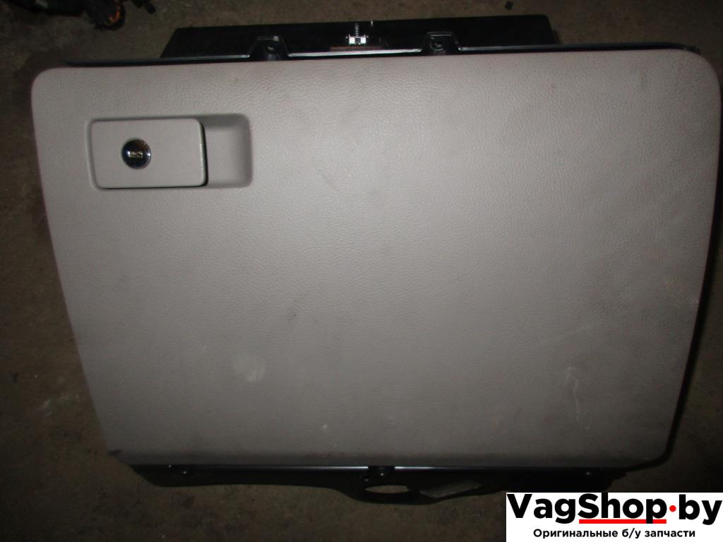 бардачок Volkswagen Passat B6 2007, 2.0 л., TDi, BMP, дизель, МКПП, черный, седан, передний привод - фото №1