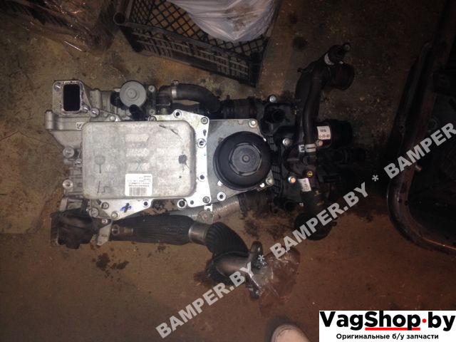 радиатор масляный Land Rover Range Rover 4 поколение 2014, 4.4 л., TD, дизель, АКПП - фото №1