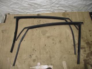 направляющая стекла Volkswagen Touran 1 поколение 2005, 2.0 л., TDi, AZV, дизель, МКПП, черный, минивэн, передний привод, 1T0837431, 1T0837432