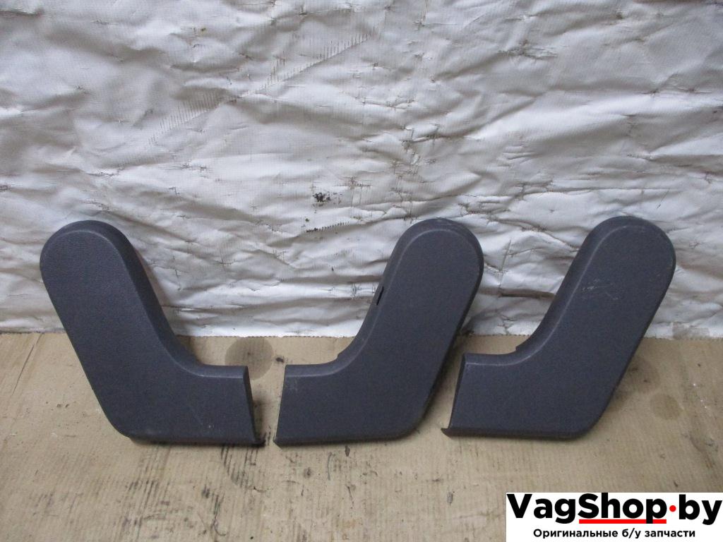 накладка декоративная Volkswagen Touran 1 поколение 2005, 2.0 л., TDi, AZV, дизель, МКПП, черный, минивэн, передний привод, 1T0883858, 1T0883857A, 1T0883857B - фото №1