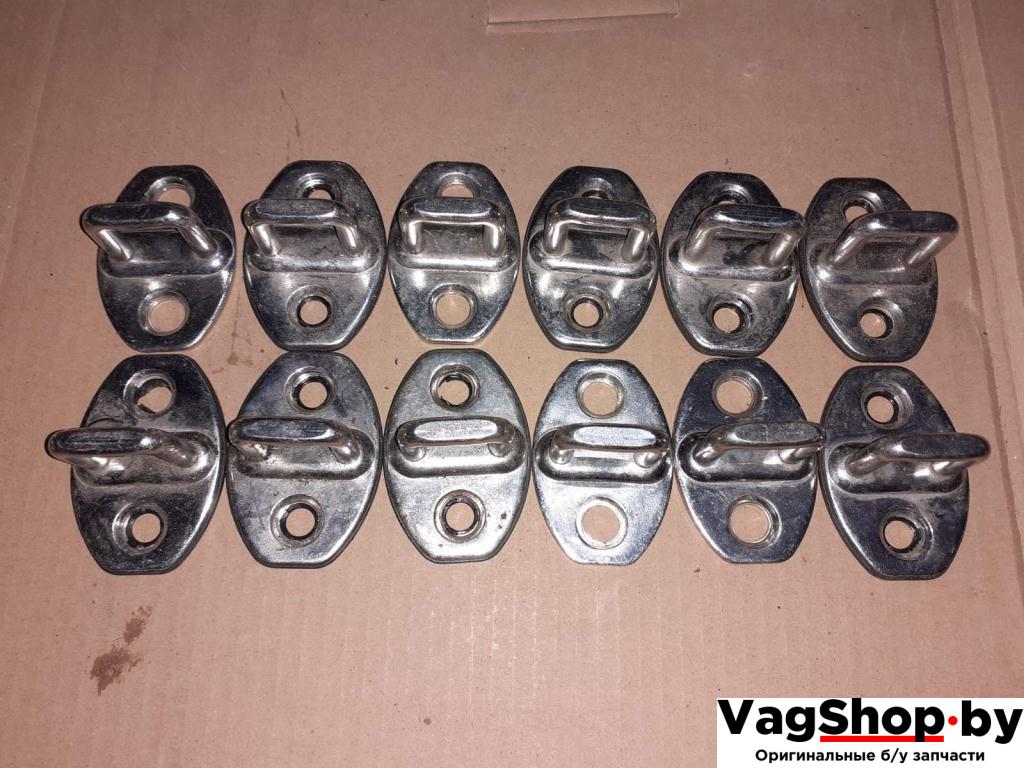 ответная часть (скоба) замка двери Volkswagen Passat B6 2008, 2.0 л., TDi, дизель, МКПП, универсал, 3C0837033C - фото №1