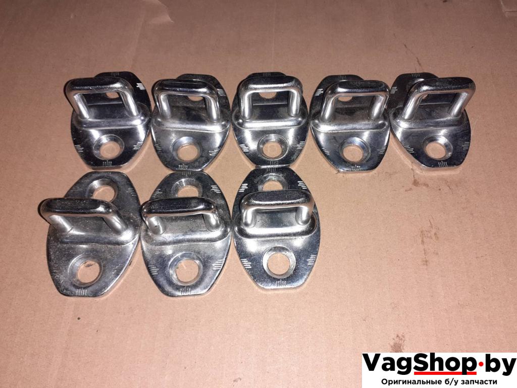 ответная часть (скоба) замка двери Volkswagen Golf 5 поколение 2006, 1.9 л., TDi, дизель, МКПП, хетчбэк 5 дв., 3B0837033J - фото №1