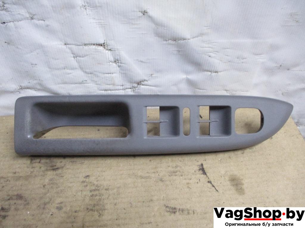 накладка декоративная Volkswagen Golf Plus 1 поколение 2005, 1.9 л., TDi, BKC, дизель, МКПП, серый, хетчбэк 5 дв., передний привод, 5M1867371B - фото №1