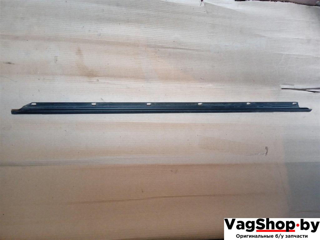 уплотнитель Volkswagen Golf Plus 1 поколение 2006, 1.9 л., TDi, BLS, дизель, МКПП, серый, хетчбэк 5 дв., передний привод, 5M0837477 - фото №1