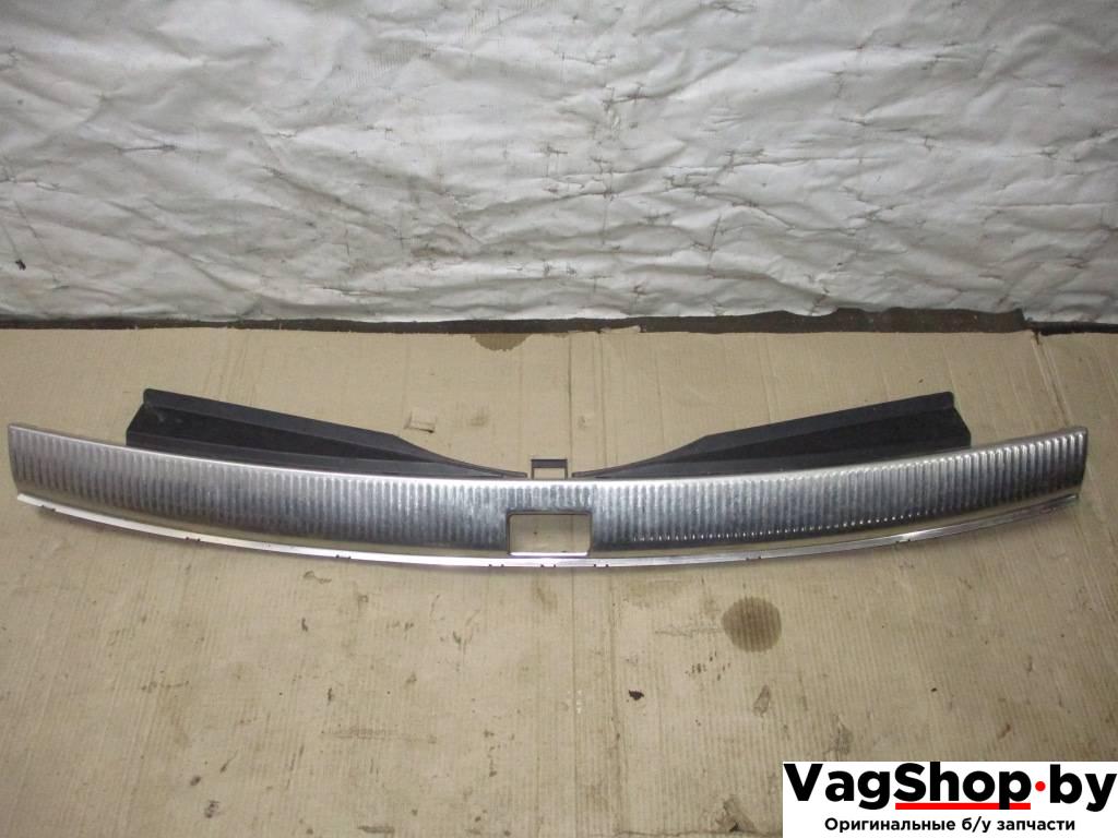 накладка внутренняя на заднюю панель кузова Audi Q7 4L 2007, 3.0 л., TDi, BUN, дизель, АКПП, черный, внедорожник 5 дв., полный привод, 4L0864483A - фото №1