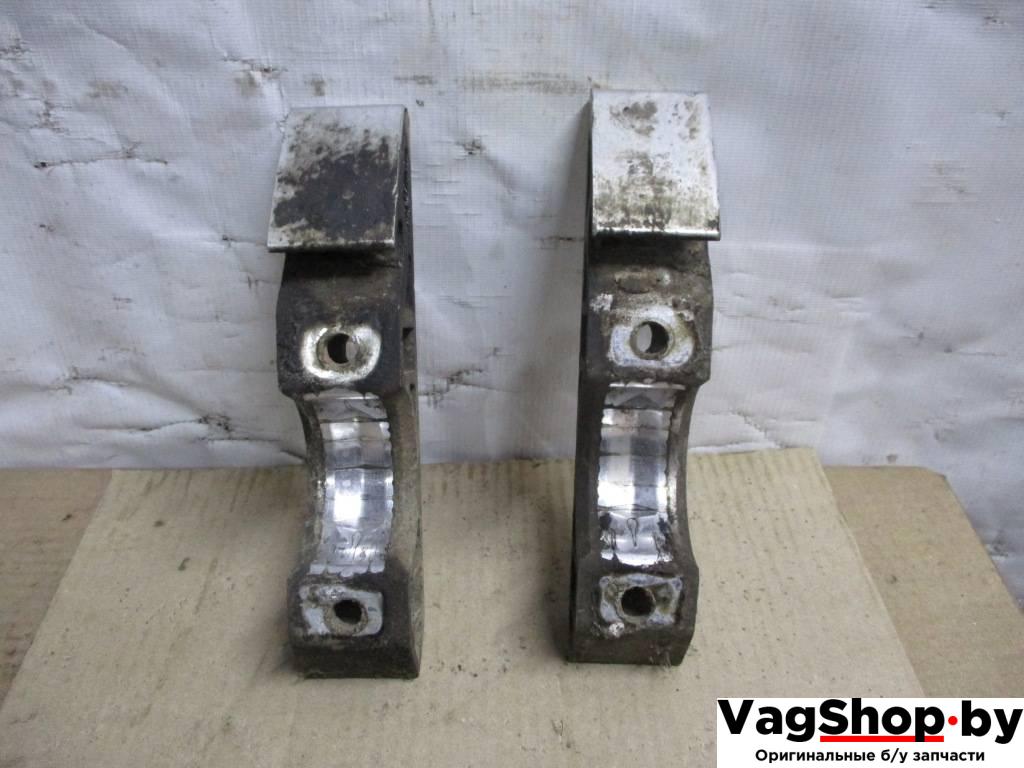 крепление стабилизатора / втулки стабилизатора Audi Q7 4L 2007, 3.0 л., TDi, BUN, дизель, АКПП, черный, внедорожник 5 дв., полный привод, 7L0411063B - фото №1