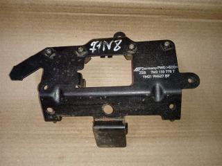 кронштейн (крепление) Volkswagen Sharan 1 поколение [рестайлинг] 2003, 1.9 л., TDi, ASZ, дизель, МКПП, черный, минивэн, передний привод, 7M3133778T