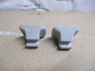 Крепление (крючок) солнцезащитного козырька Volkswagen Passat B6 2009, 2.0 л., TDi, CBA, дизель, АКПП, черный, универсал, передний привод, 1K0857561B