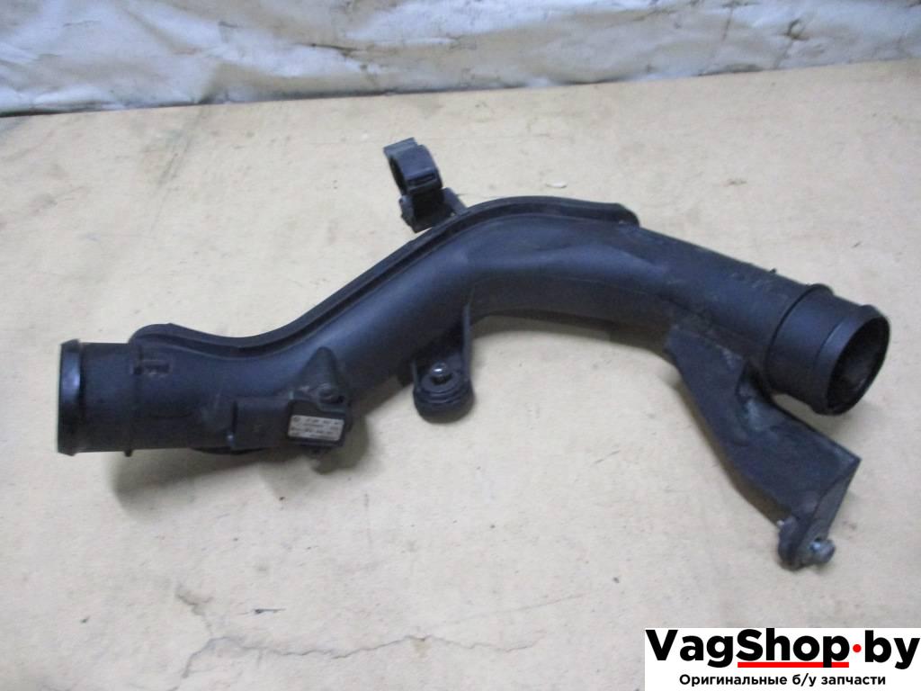 патрубок интеркулера Volkswagen Passat B6 2009, 2.0 л., TDi, CBA, дизель, АКПП, черный, универсал, передний привод, 5N0145770A - фото №1