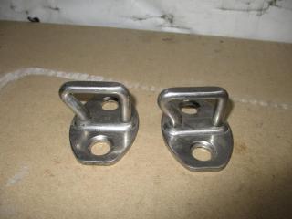 ответная часть (скоба) замка двери Volkswagen Passat B6 2009, 2.0 л., TDi, CBA, дизель, АКПП, черный, универсал, передний привод, 3C0837033B