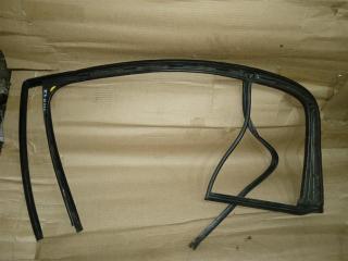 направляющая стекла Volkswagen Golf Plus 1 поколение 2006, 1.6 л., FSI, BLF, бензин, МКПП, черный, хетчбэк 5 дв., передний привод, 5M0839432D