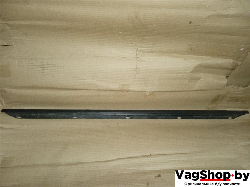 уплотнитель Volkswagen Golf Plus 1 поколение 2006, 1.6 л., FSI, BLF, бензин, МКПП, черный, хетчбэк 5 дв., передний привод, 5M0839478 - фото №1