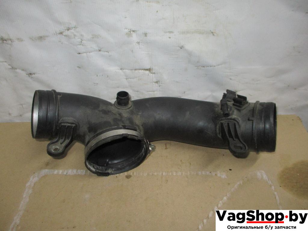 воздуховод Audi A8 D4/4H 2011, 4.2 л., FSI, CDR, бензин, АКПП, серый, седан, полный привод, 4H0129711D - фото №1