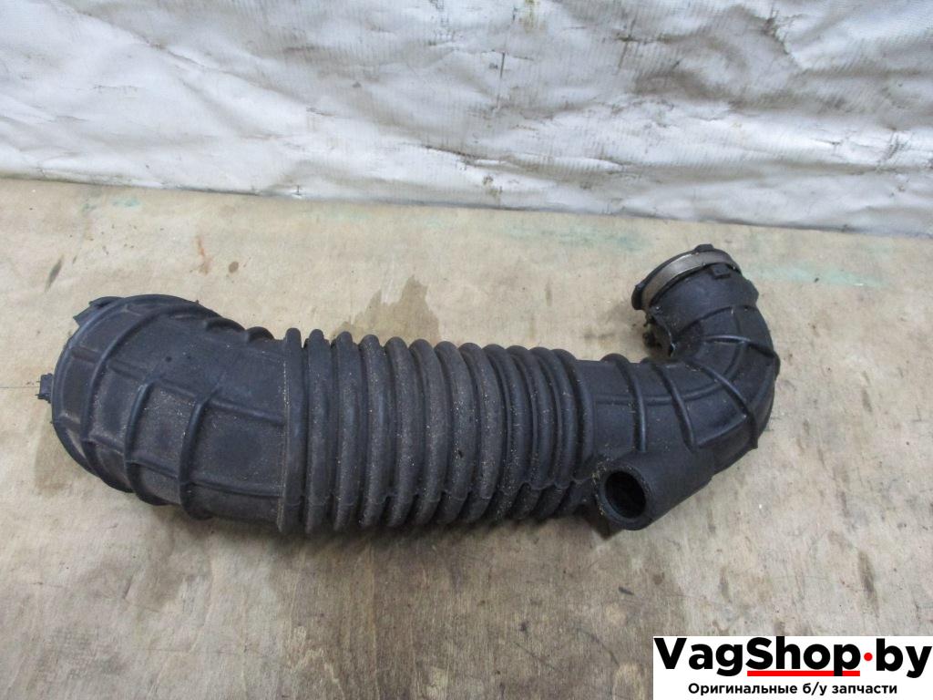 патрубок воздушного фильтра Audi Q5 8R 2010, 2.0 л., TDi, CAH, дизель, АКПП, белый, внедорожник 5 дв., полный привод, 03G129629D - фото №1