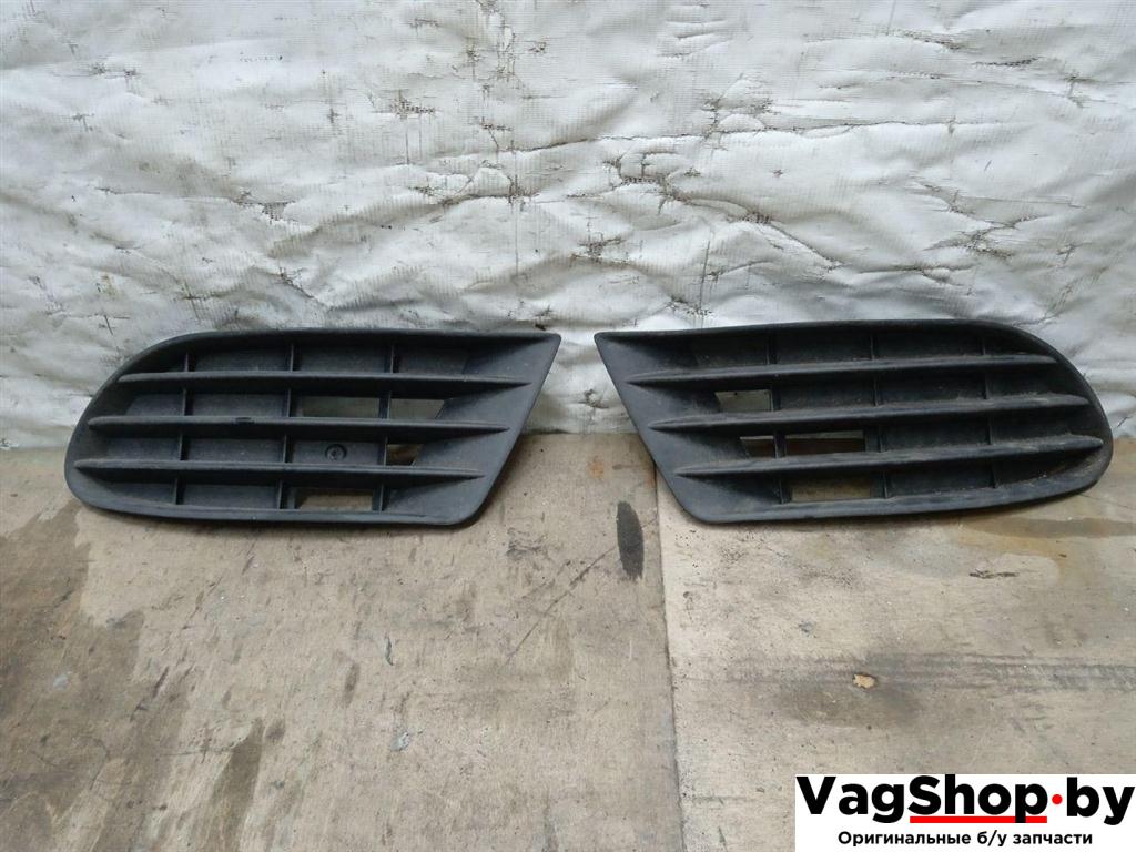 Заглушка (решетка) в бампер передний Volkswagen Golf Plus 1 поколение 2006, 2.0 л., TDi, BKD, дизель, МКПП, черный, хетчбэк 5 дв., передний привод, 5M0853665, 5M0853666 - фото №1