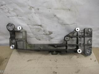кронштейн (крепление) Volkswagen Passat B6 2006, 2.0 л., TDi, BKP, дизель, МКПП, черный, универсал, передний привод, 03G131159
