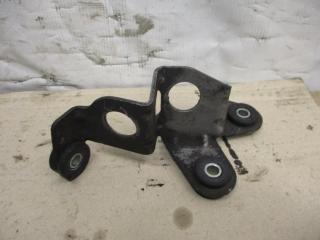 Кронштейн крепления троса КПП Volkswagen Passat B6 2006, 2.0 л., TDi, BKP, дизель, МКПП, черный, универсал, передний привод, 1K0711789