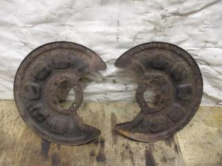 защитный кожух тормозного механизма Volkswagen Caddy 3 поколение [рестайлинг] 2011, 2.0 л., TDi, CFH, дизель, МКПП, белый, минивэн, передний привод