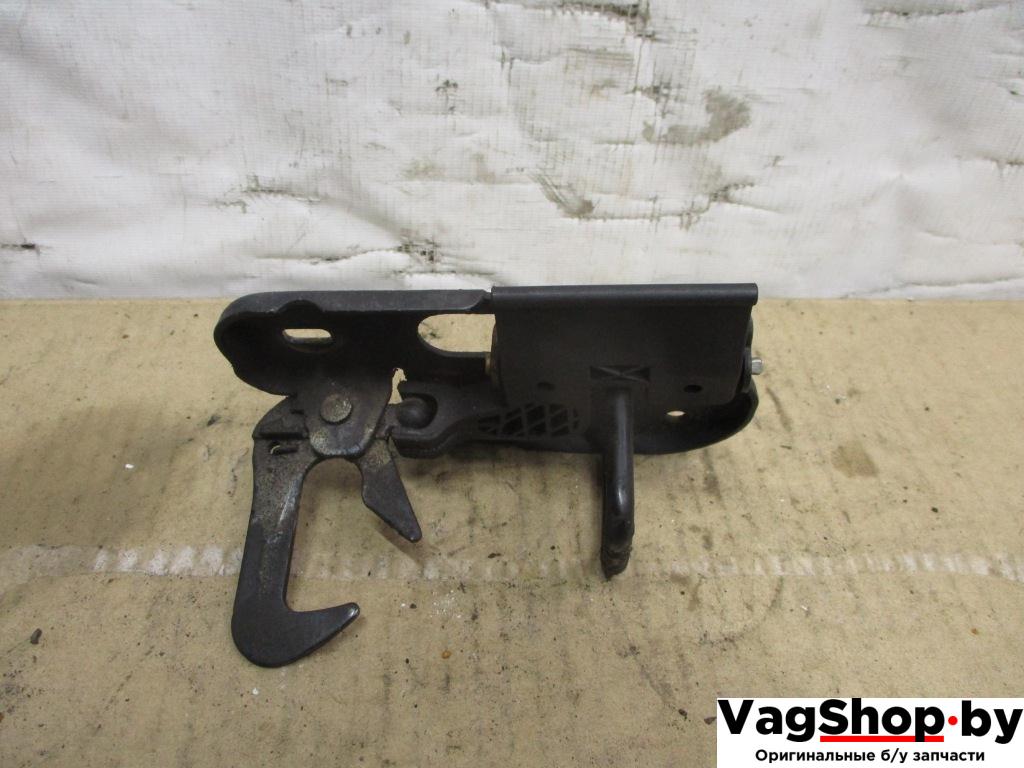 захватный крюк капота Volkswagen Passat B6 2009, 2.0 л., TDi, CBA, дизель, АКПП, белый, седан, передний привод, 3C0823480 - фото №1