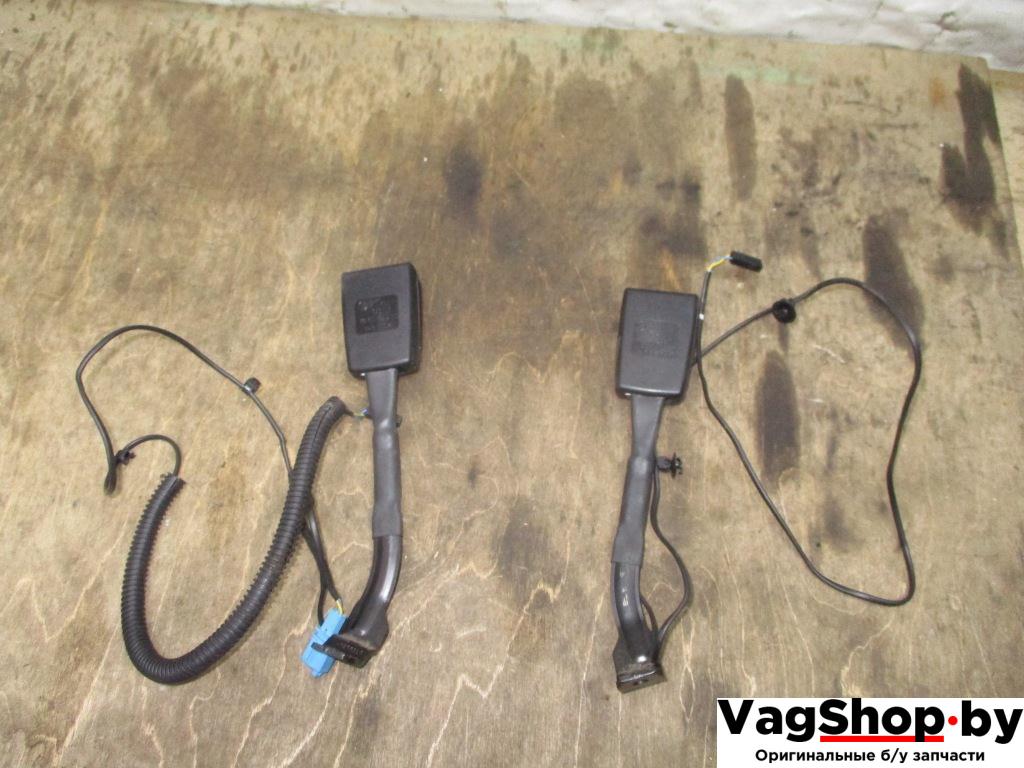 замок ремня безопасности Volkswagen Passat B7 2012, 2.0 л., TDi, CFF, дизель, МКПП, голубой, универсал, передний привод, 1K8857755D, 1K8857756C - фото №1