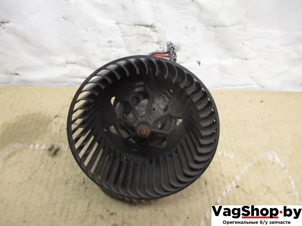 моторчик печки Volkswagen Tiguan 1 поколение 2010, 2.0 л., TDi, CFF, дизель, МКПП, черный, внедорожник 5 дв., передний привод - фото №1