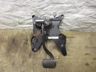 педаль тормоза Volkswagen Touareg 2 поколение 2011, 3.6 л., FSI, CGR, бензин, АКПП, черный, внедорожник 5 дв., полный привод, 7P0723142F, 7P0723117B