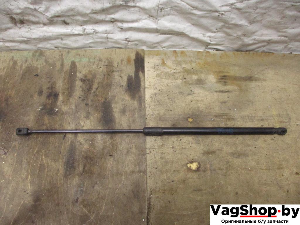 амортизатор капота Volkswagen Touareg 2 поколение 2011, 3.6 л., FSI, CGR, бензин, АКПП, черный, внедорожник 5 дв., полный привод, 7P6823359 - фото №1