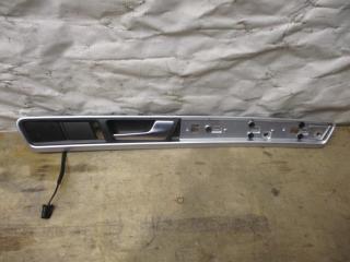 молдинг двери передней правой Volkswagen Touareg 2 поколение 2011, 3.6 л., FSI, CGR, бензин, АКПП, черный, внедорожник 5 дв., полный привод, 7P6867410