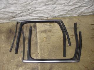 направляющая стекла Volkswagen Touareg 2 поколение 2011, 3.6 л., FSI, CGR, бензин, АКПП, черный, внедорожник 5 дв., полный привод