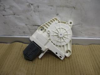 моторчик стеклоподъемника задний правый Volkswagen Touareg 2 поколение 2011, 3.6 л., FSI, CGR, бензин, АКПП, черный, внедорожник 5 дв., полный привод, 8K0959811A