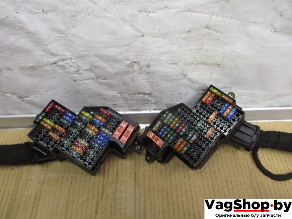 блок предохранителей Volkswagen Touareg 2 поколение 2011, 3.6 л., FSI, CGR, бензин, АКПП, черный, внедорожник 5 дв., полный привод - фото №1