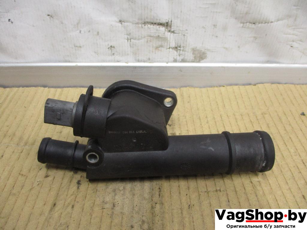 фланец (тройник) системы охлаждения Volkswagen Passat B6 2006, 2.0 л., TDi, BKP, дизель, МКПП, черный, универсал, передний привод, 038121132G - фото №1