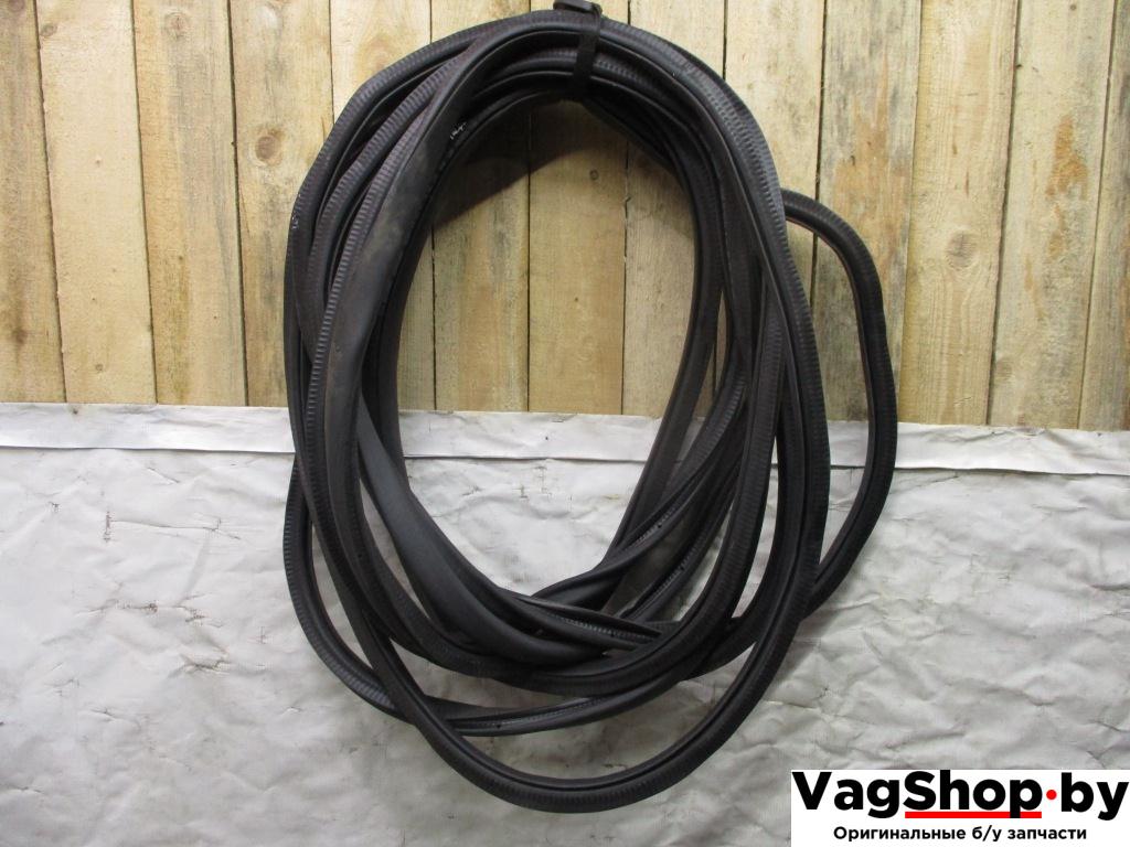 уплотнитель Volkswagen Passat B7 2012, 2.0 л., TDi, CFF, дизель, МКПП, черный, седан, передний привод, 3C4867911B - фото №1