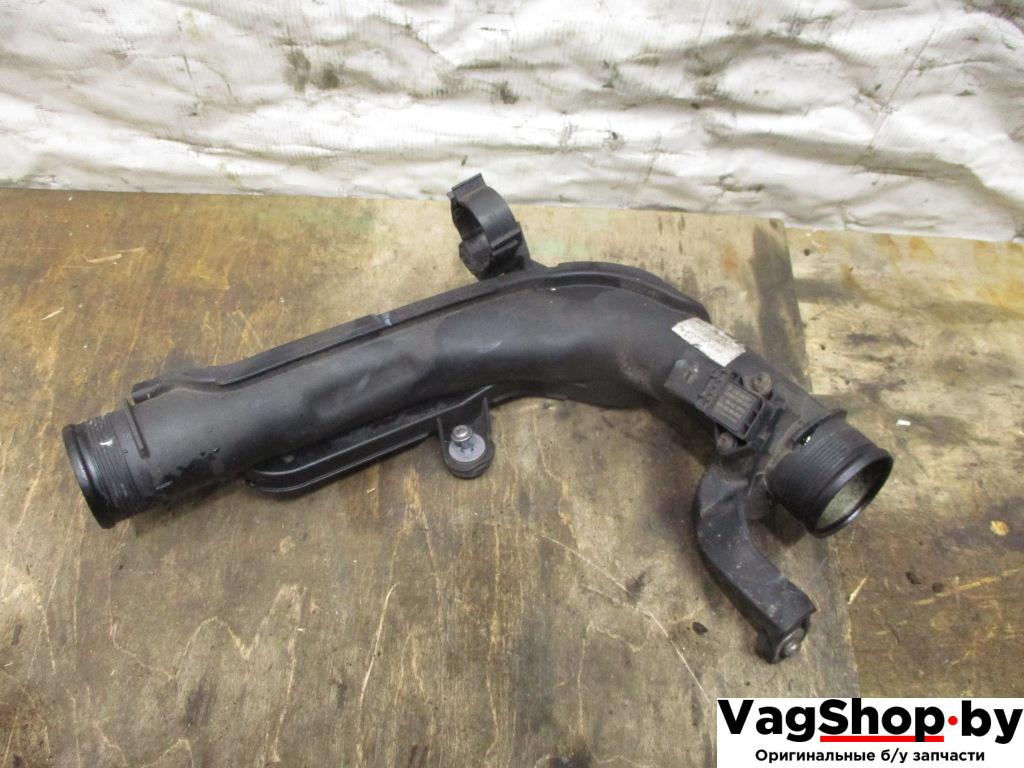 патрубок интеркулера Volkswagen Passat B7 2012, 2.0 л., TDi, CFF, дизель, МКПП, черный, седан, передний привод, 1K0145770AE - фото №1