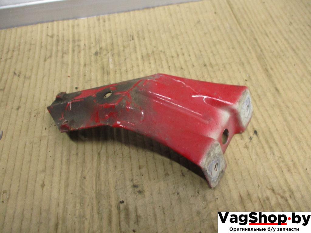 крепление ( кронштейн ) крыла Volkswagen Golf 6 поколение 2010, 1.6 л., TDi, CAY, дизель, МКПП, красный, хетчбэк 5 дв., передний привод, 5K6821136 - фото №1