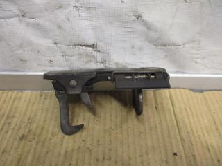 захватный крюк капота Volkswagen Golf 6 поколение 2010, 1.6 л., TDi, CAY, дизель, МКПП, красный, хетчбэк 5 дв., передний привод, 1Q0823480